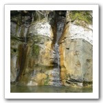 流水在岩石上水蝕溝痕