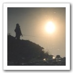 釣客在大坑溪谷中，垂釣一竿蒼茫